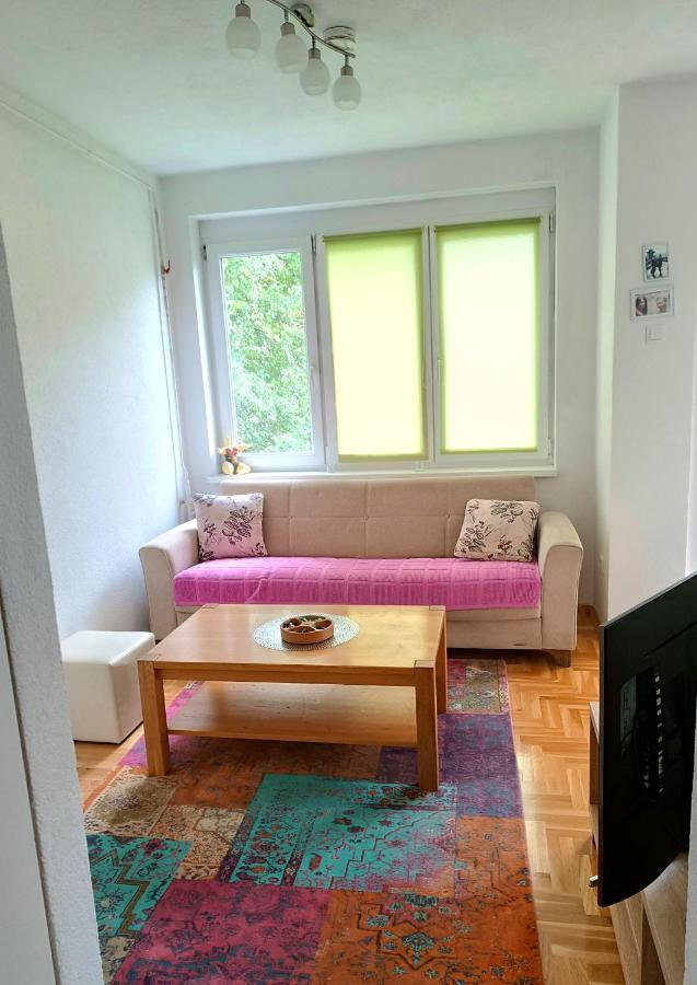 Cozy In Apartment *
